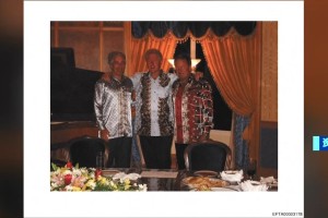 美国前总统克林顿就爱泼斯坦案作证