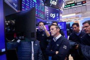 经济数据拖累美股低开 特朗普关税被推翻后三大股指转涨