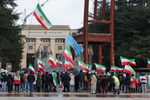 美伊在大规模军事部署背景下举行核谈判